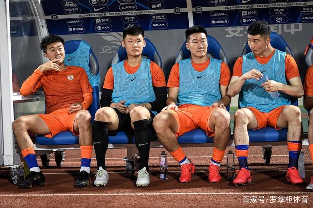 官方：赫塔费签下比利亚雷亚尔25岁中场拉蒙·特拉茨，合同至2029