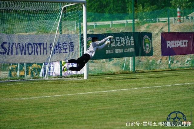 密歇根大学队友！勇士11号秀伦德伯格现场观战雷霆12号秀马拉